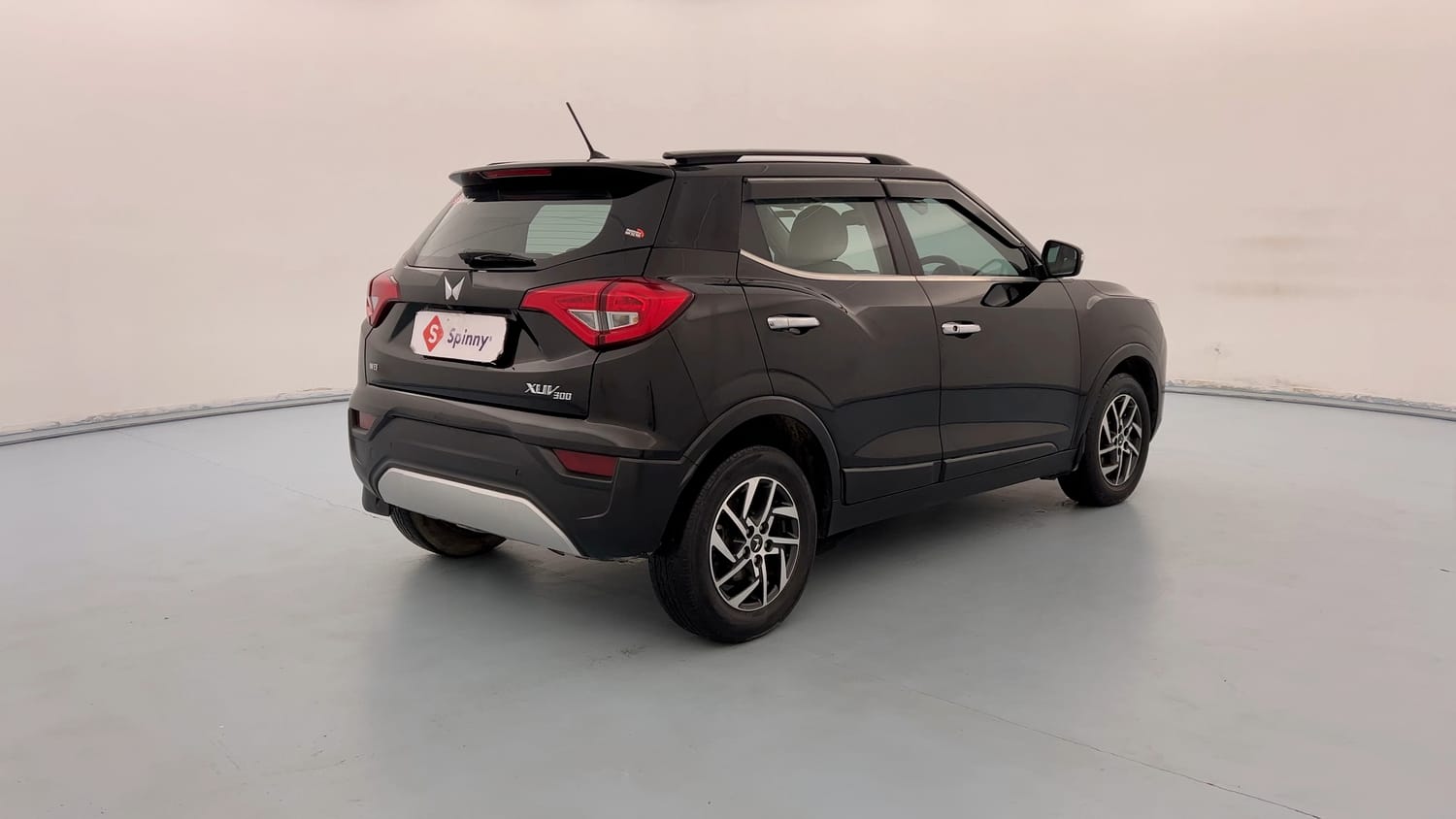 Used 2024 Mahindra XUV 300 W8 (O) 1.5 Diesel Diesel Manual exterior RIGHT REAR CORNER VIEW