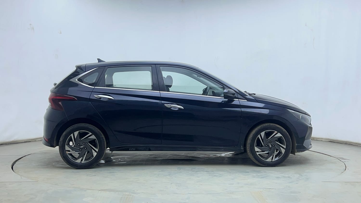 Used 2023 Hyundai i20 Asta (O) 1.2 MT Petrol Manual exterior RIGHT SIDE VIEW