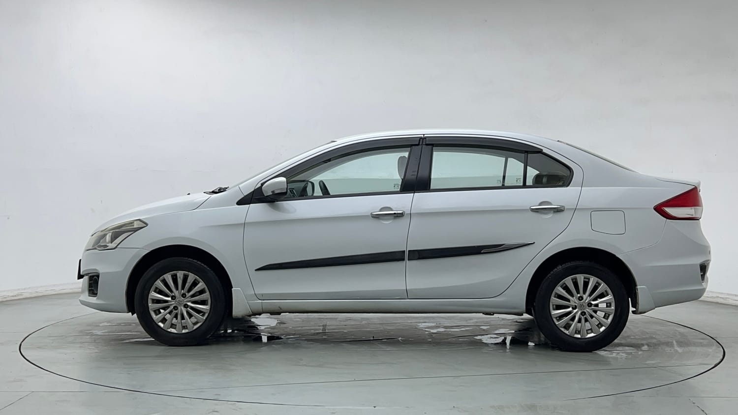 Used 2017 Maruti Suzuki Ciaz Zeta 1.4 MT Petrol Manual exterior LEFT SIDE VIEW