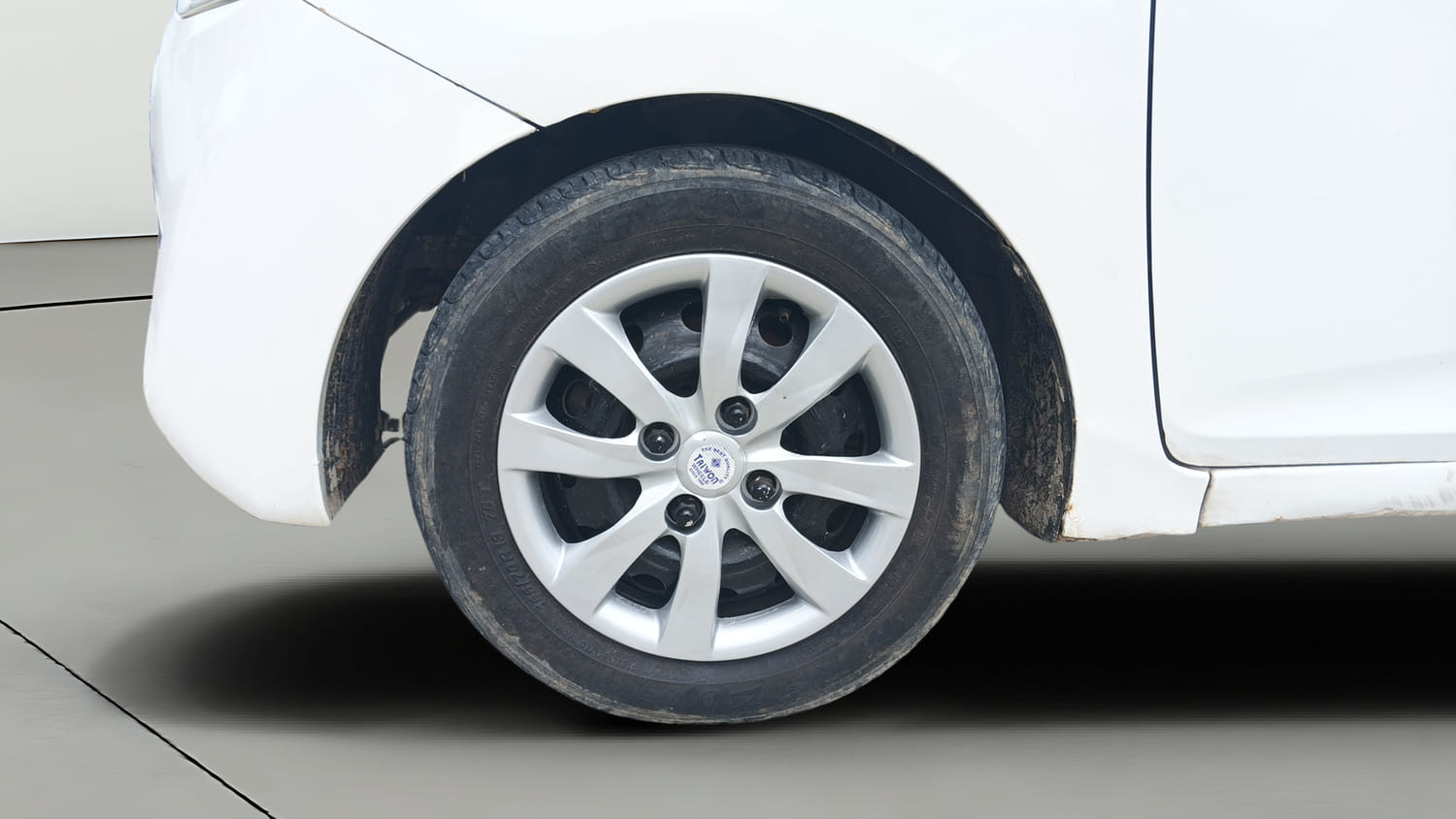 Used 2017 Hyundai Eon Sportz Petrol Manual tyres LEFT FRONT TYRE RIM VIEW