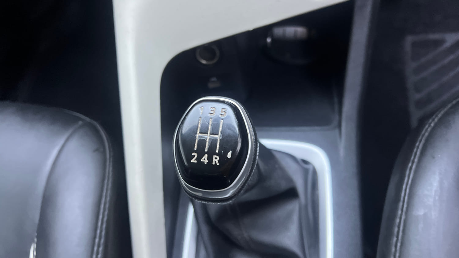 Used 2022 Nissan Magnite XV Turbo Petrol Manual interior GEAR  KNOB VIEW