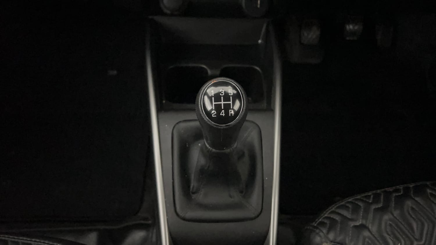 Used 2023 Maruti Suzuki Baleno Zeta MT Petrol Manual interior GEAR  KNOB VIEW