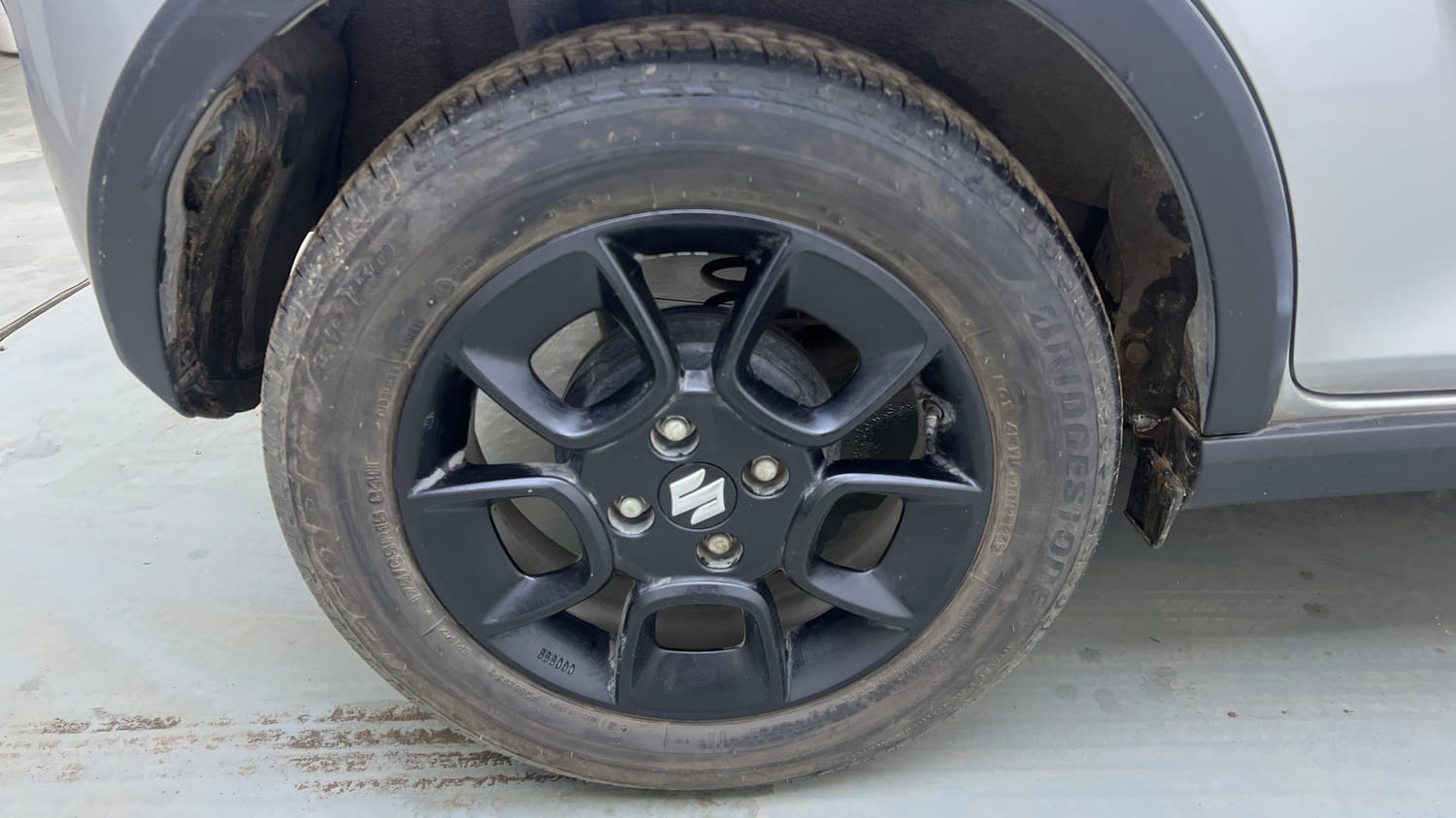 Used 2024 Maruti Suzuki Ignis Alpha 1.2 AMT Petrol Automatic tyres RIGHT REAR TYRE RIM VIEW