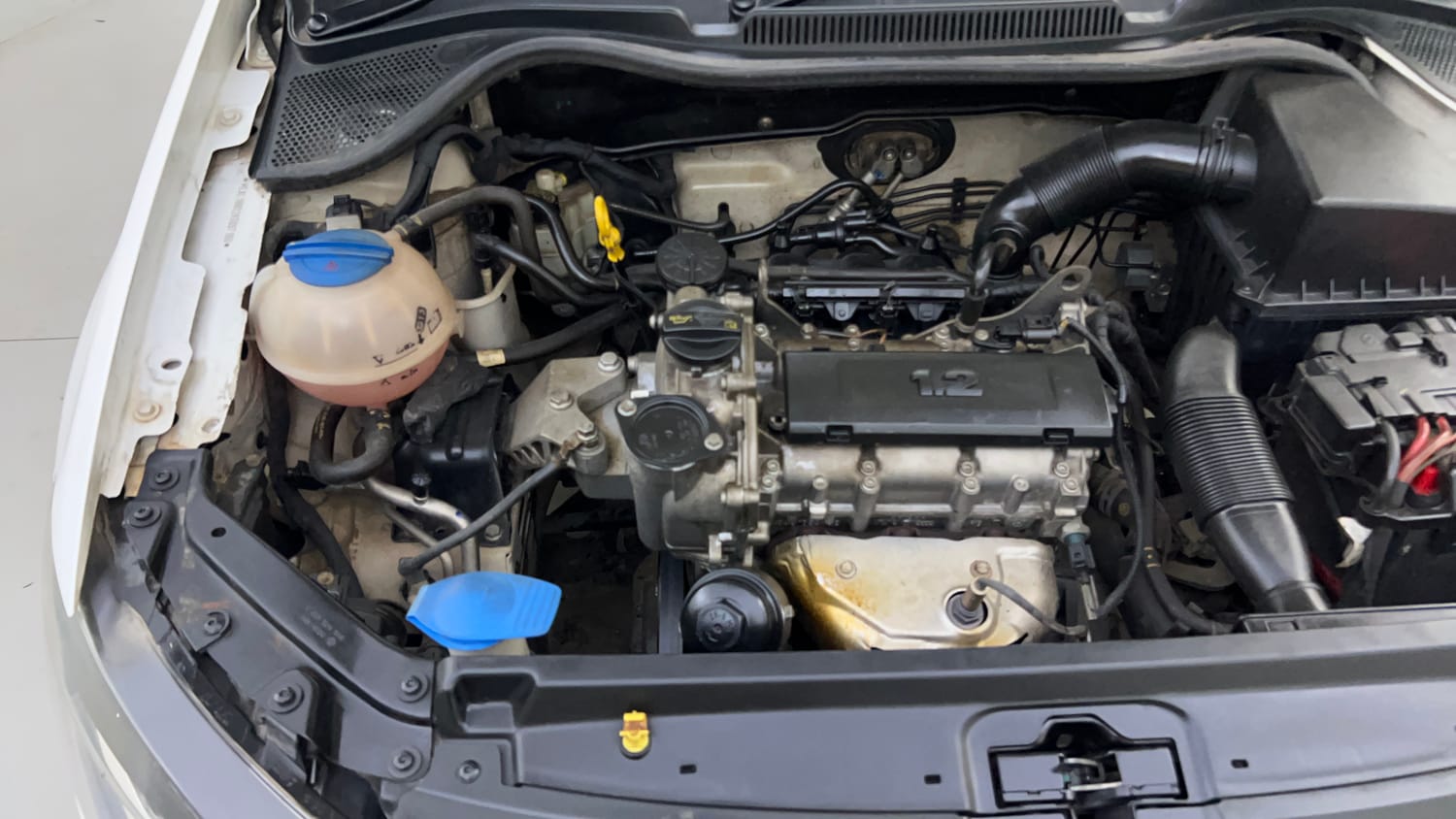 Used 2017 Volkswagen Polo Highline1.2L (P) Petrol Manual engine ENGINE RIGHT SIDE VIEW