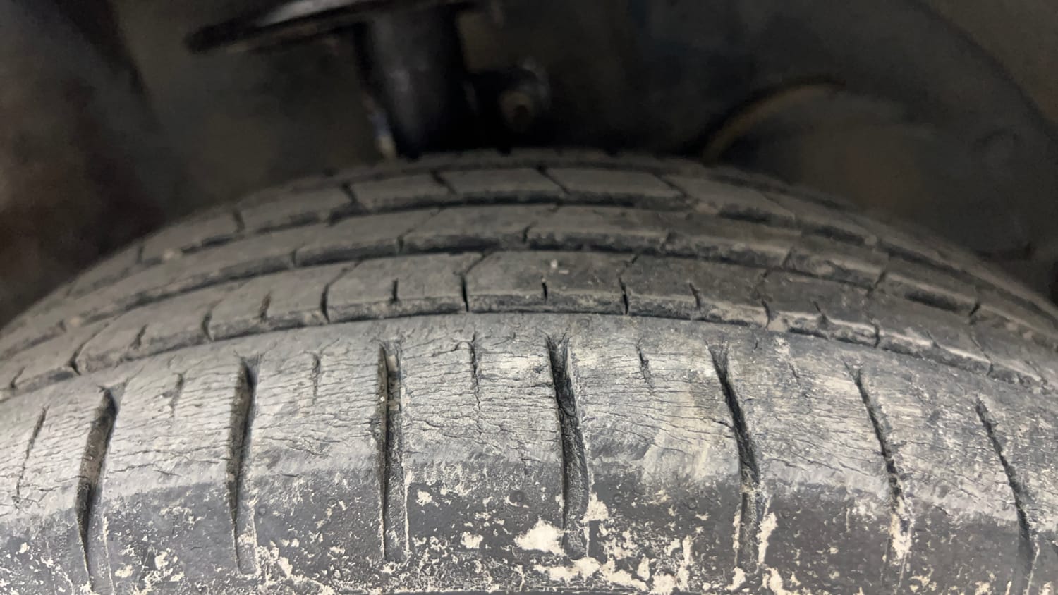 Used 2018 Maruti Suzuki Baleno Alpha 1.2 Petrol Manual tyres RIGHT FRONT TYRE TREAD VIEW