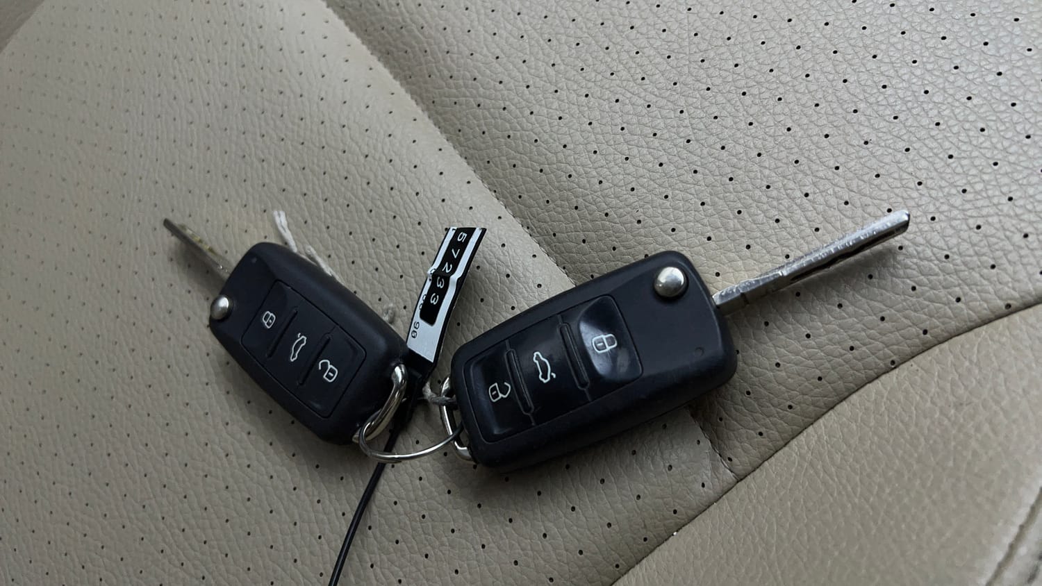 Used 2019 Volkswagen Vento Highline 1.2 (P) AT Petrol Automatic extra CAR KEY VIEW