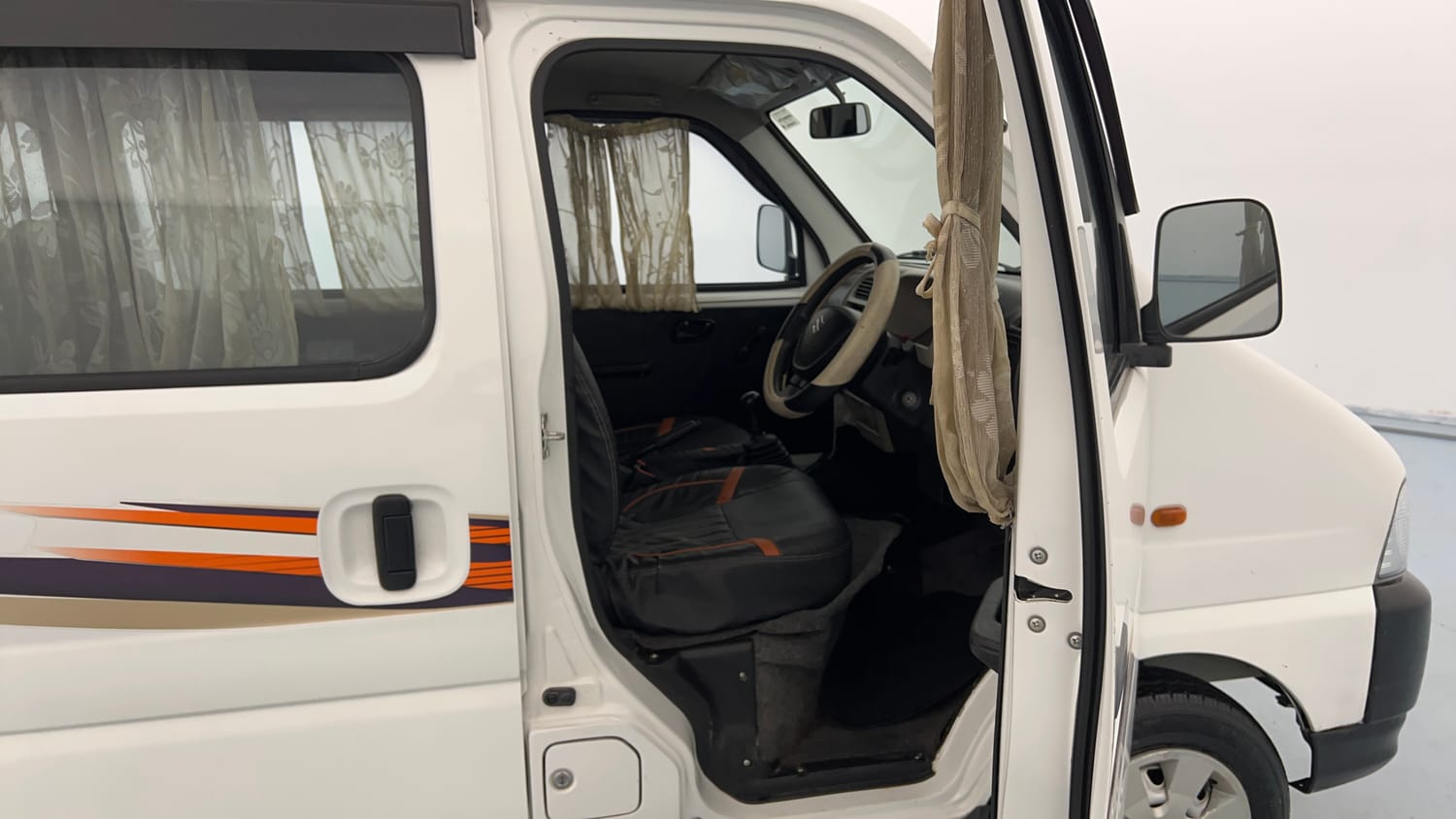 Used 2022 Maruti Suzuki Eeco 5 STR AC (O) Petrol Manual interior RIGHT SIDE FRONT DOOR CABIN VIEW