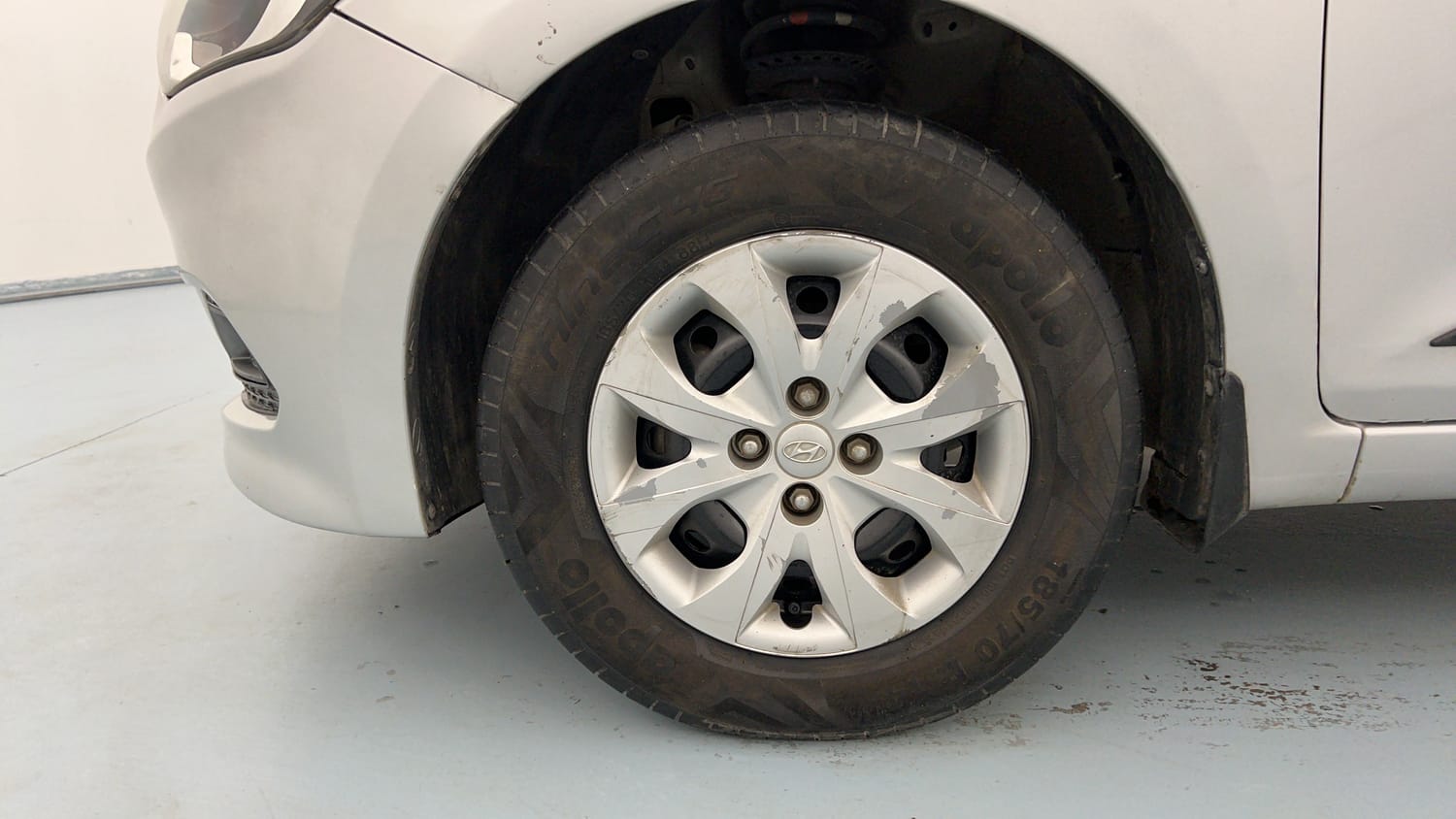 Used 2015 Hyundai Elite i20 Magna 1.2 Petrol Manual tyres LEFT FRONT TYRE RIM VIEW