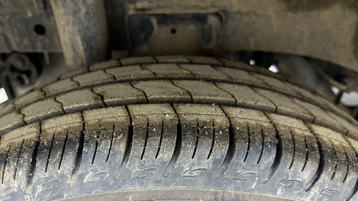 Used 2021 Mahindra KUV100 NXT K2 Plus 6 STR Petrol Manual tyres RIGHT REAR TYRE TREAD VIEW