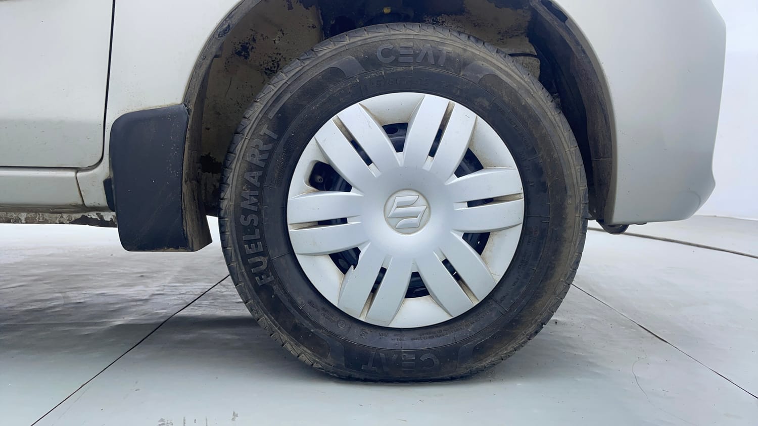 Used 2022 Maruti Suzuki Alto 800 LXi (O) CNG Cng Manual tyres RIGHT FRONT TYRE RIM VIEW