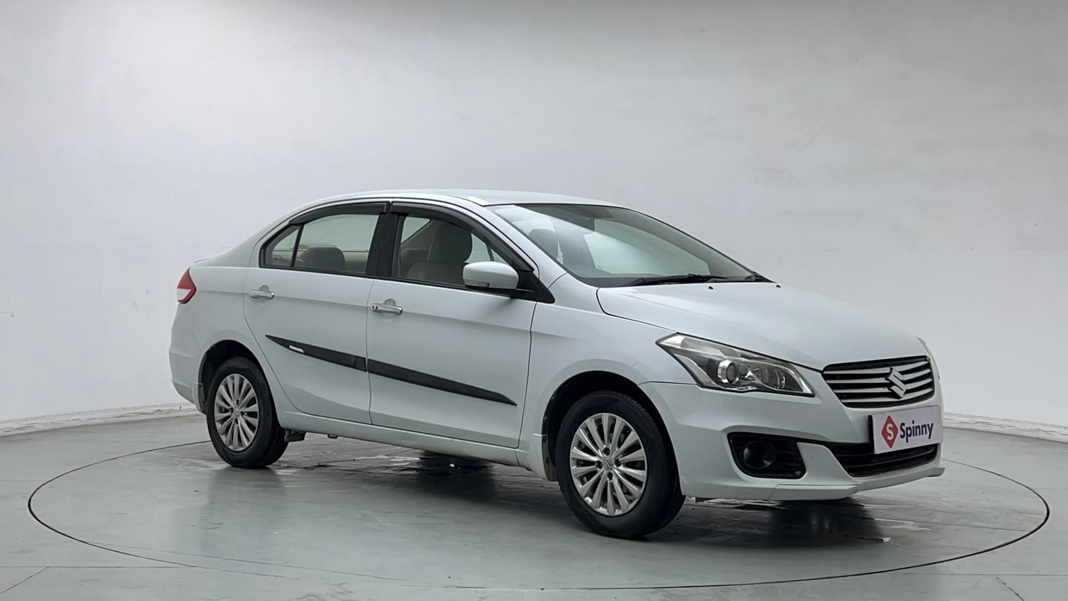 Used 2017 Maruti Suzuki Ciaz Zeta 1.4 MT Petrol Manual exterior RIGHT FRONT CORNER VIEW
