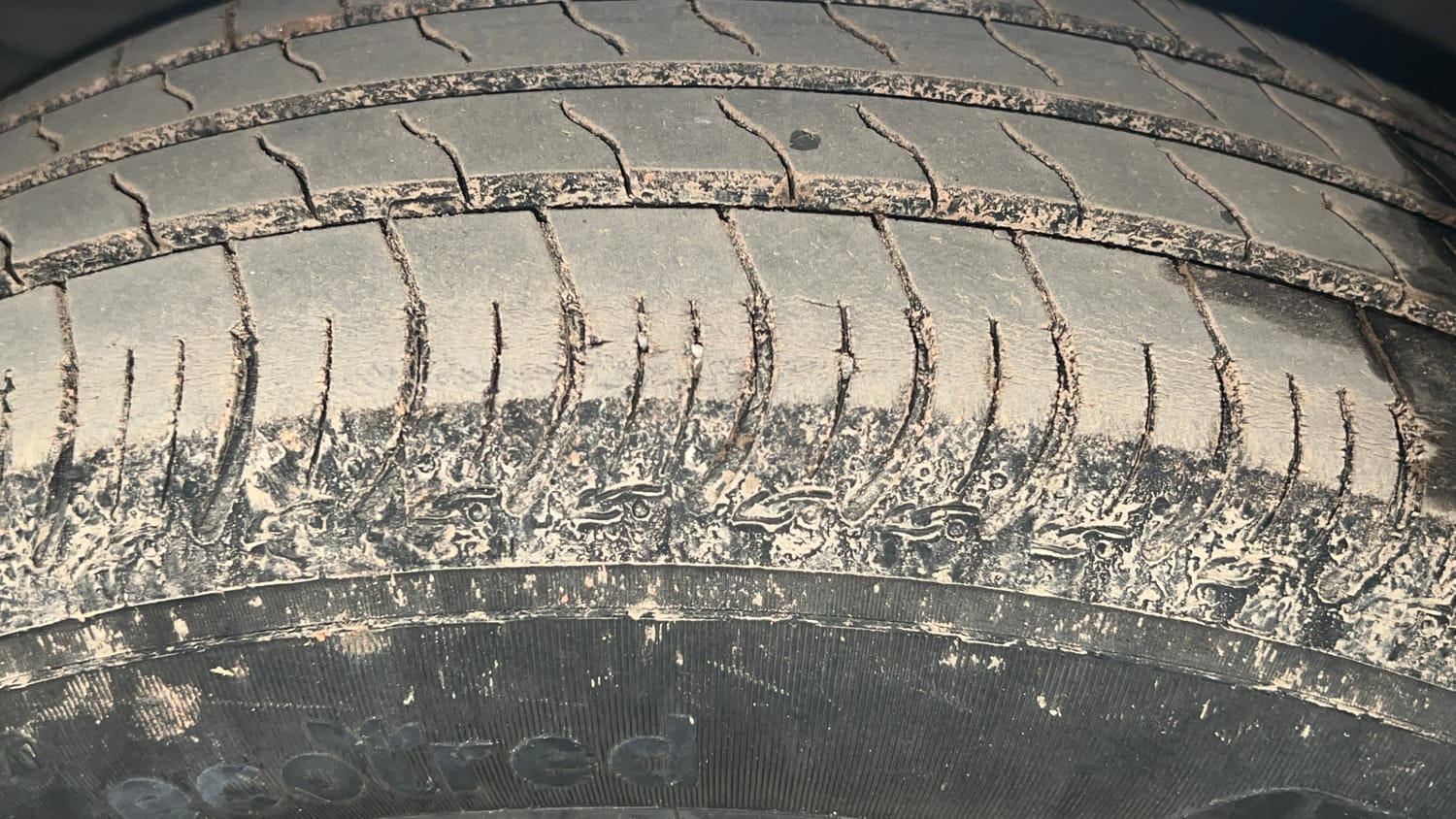Used 2022 Maruti Suzuki S-Presso VXi (O) Petrol Manual tyres LEFT FRONT TYRE TREAD VIEW