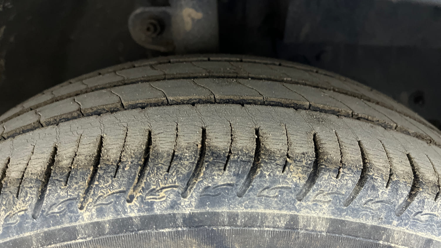 Used 2021 Mahindra KUV100 NXT K2 Plus 6 STR Petrol Manual tyres RIGHT FRONT TYRE TREAD VIEW