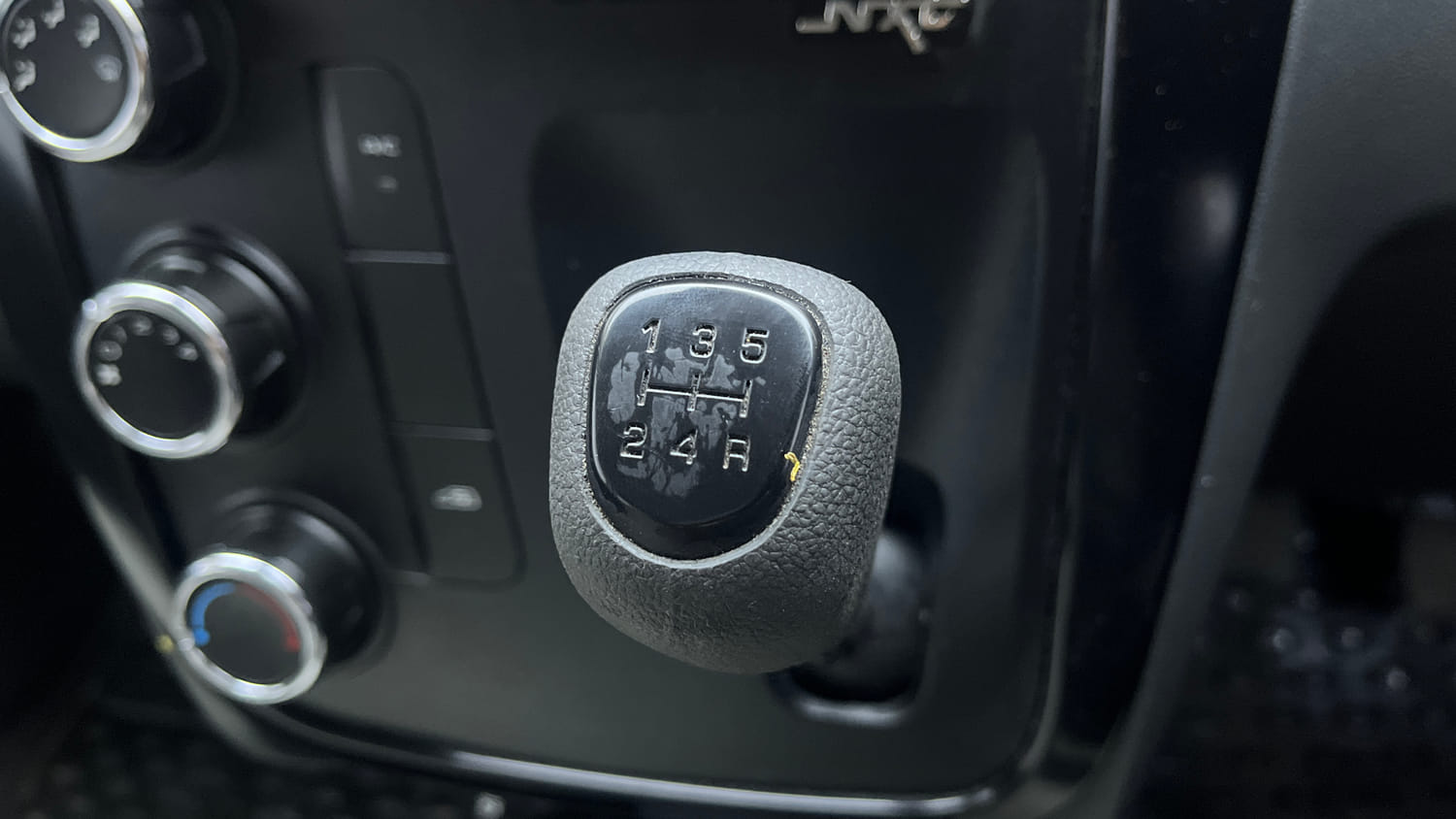 Used 2021 Mahindra KUV100 NXT K2 Plus 6 STR Petrol Manual interior GEAR  KNOB VIEW