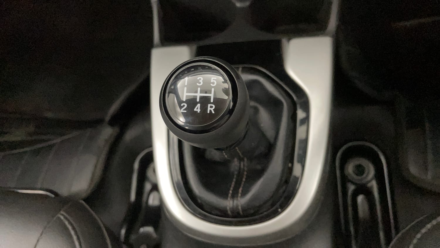 Used 2022 Honda WR-V SV MT Petrol Petrol Manual interior GEAR  KNOB VIEW