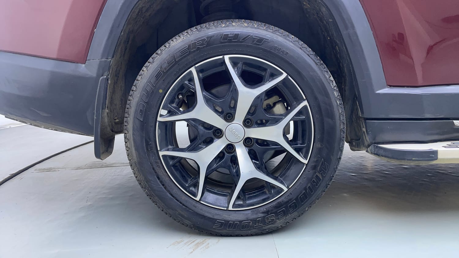 Used 2022 Jeep Meridian Limited (O) 4X2 AT Diesel Automatic tyres RIGHT REAR TYRE RIM VIEW