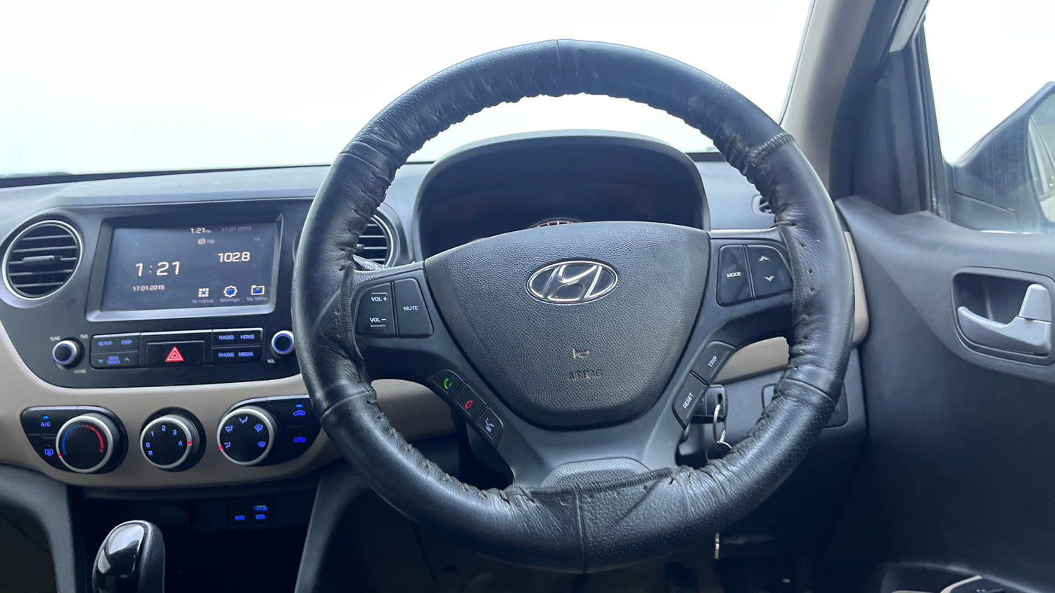 Used 2017 Hyundai Grand i10 Sportz (O) AT 1.2 Kappa VTVT Petrol Automatic interior STEERING VIEW