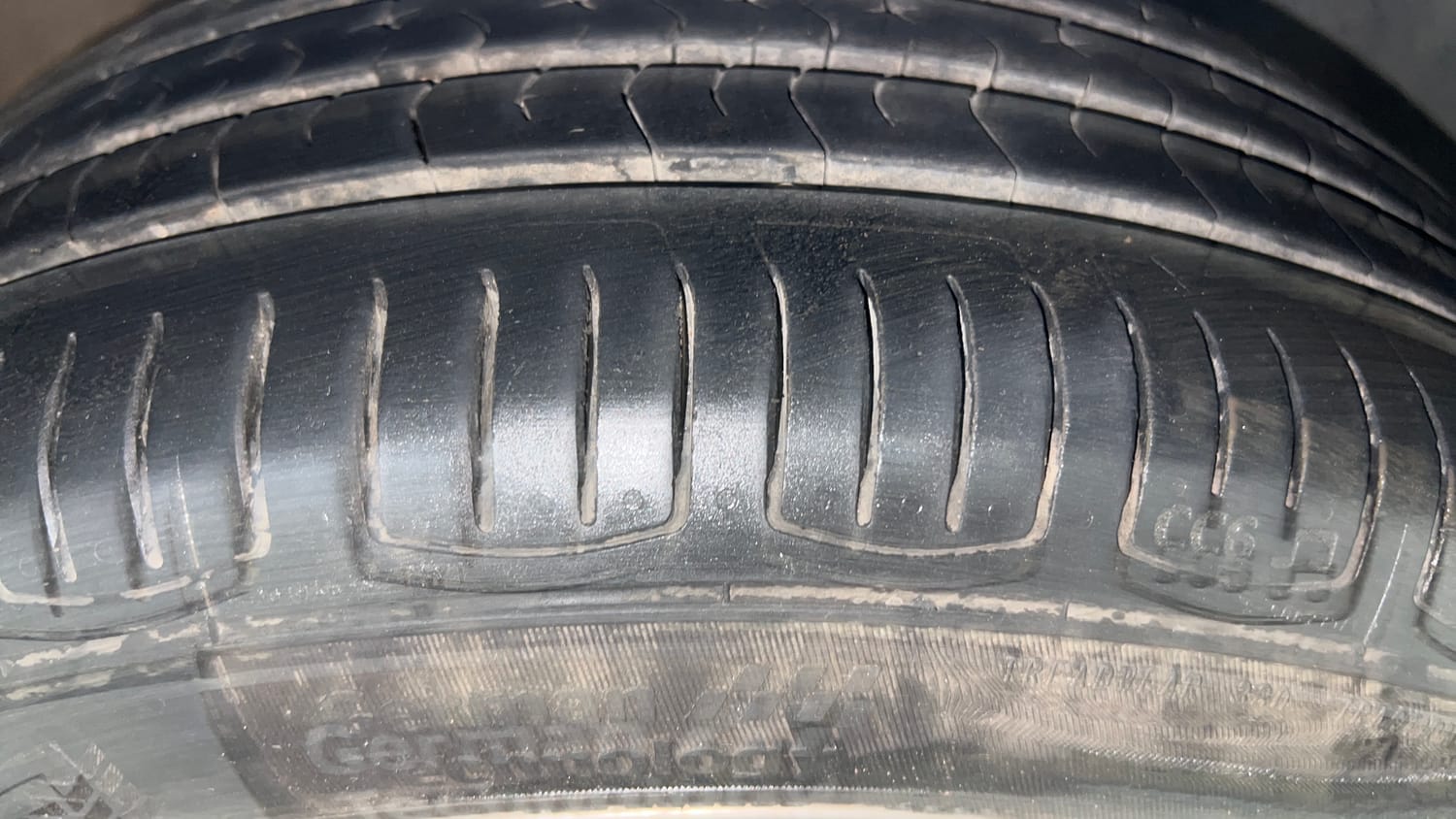Used 2017 Volkswagen Polo Highline1.2L (P) Petrol Manual tyres RIGHT FRONT TYRE TREAD VIEW