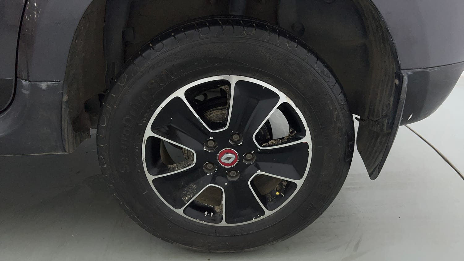 Used 2017 Renault Duster RXS CVT Petrol Automatic tyres LEFT REAR TYRE RIM VIEW