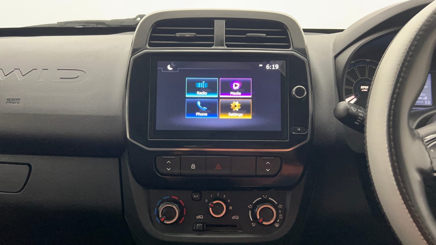 Used 2024 Renault Kwid RXT 1.0L Petrol Manual interior MUSIC SYSTEM & AC CONTROL VIEW