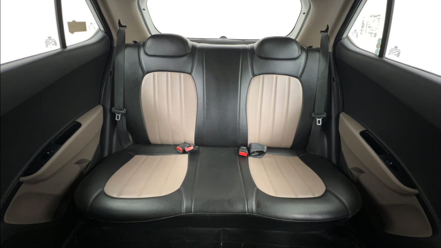 Used 2018 Hyundai Grand i10 Magna 1.2 Kappa VTVT Petrol Manual interior REAR SEAT CONDITION VIEW