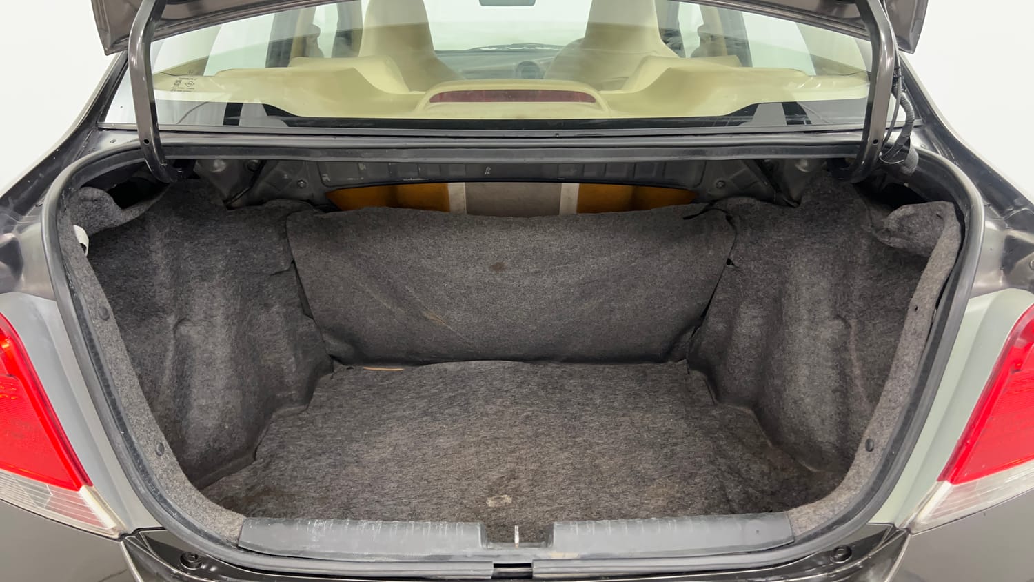 Used 2015 Honda Amaze 1.2 S i-VTEC Petrol Manual interior DICKY INSIDE VIEW