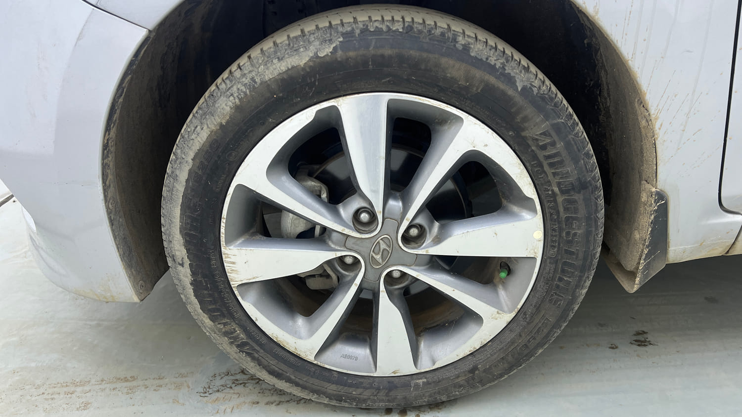 Used 2015 Hyundai Elite i20 Asta 1.2 Petrol Manual tyres LEFT FRONT TYRE RIM VIEW