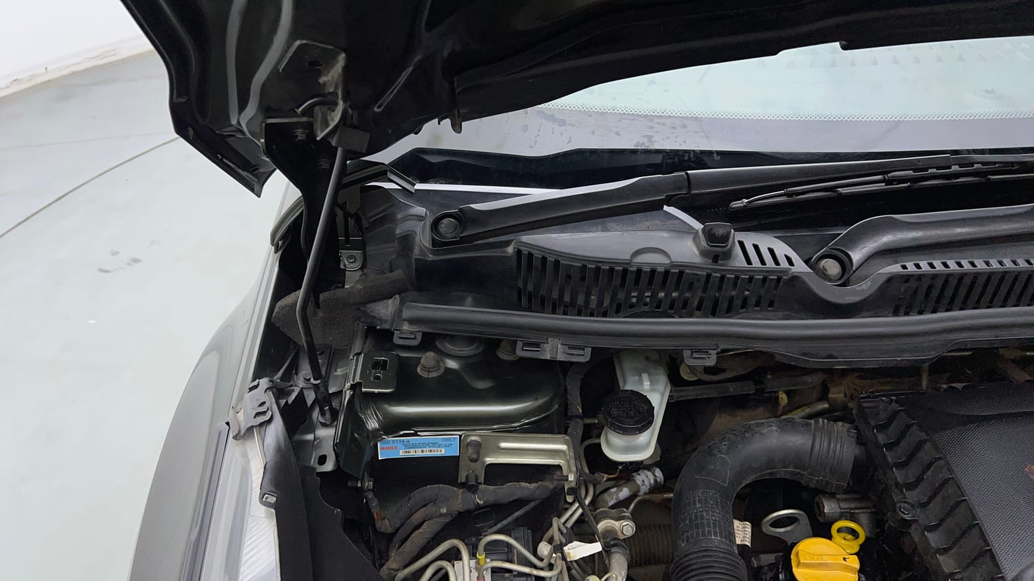 Used 2020 Tata Nexon XZ Plus (O) Petrol Manual engine ENGINE RIGHT SIDE HINGE & APRON VIEW