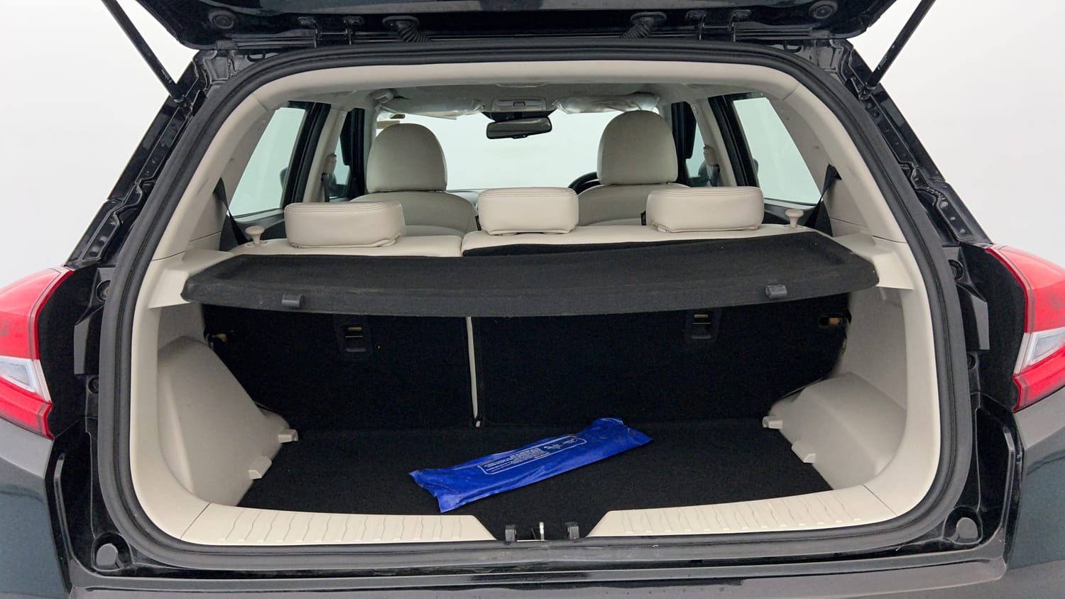 Used 2024 Mahindra XUV 300 W8 (O) 1.5 Diesel Diesel Manual interior DICKY INSIDE VIEW