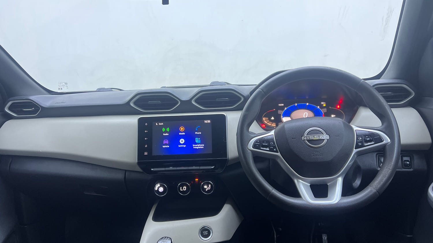 Used 2022 Nissan Magnite XV Turbo Petrol Manual interior DASHBOARD VIEW