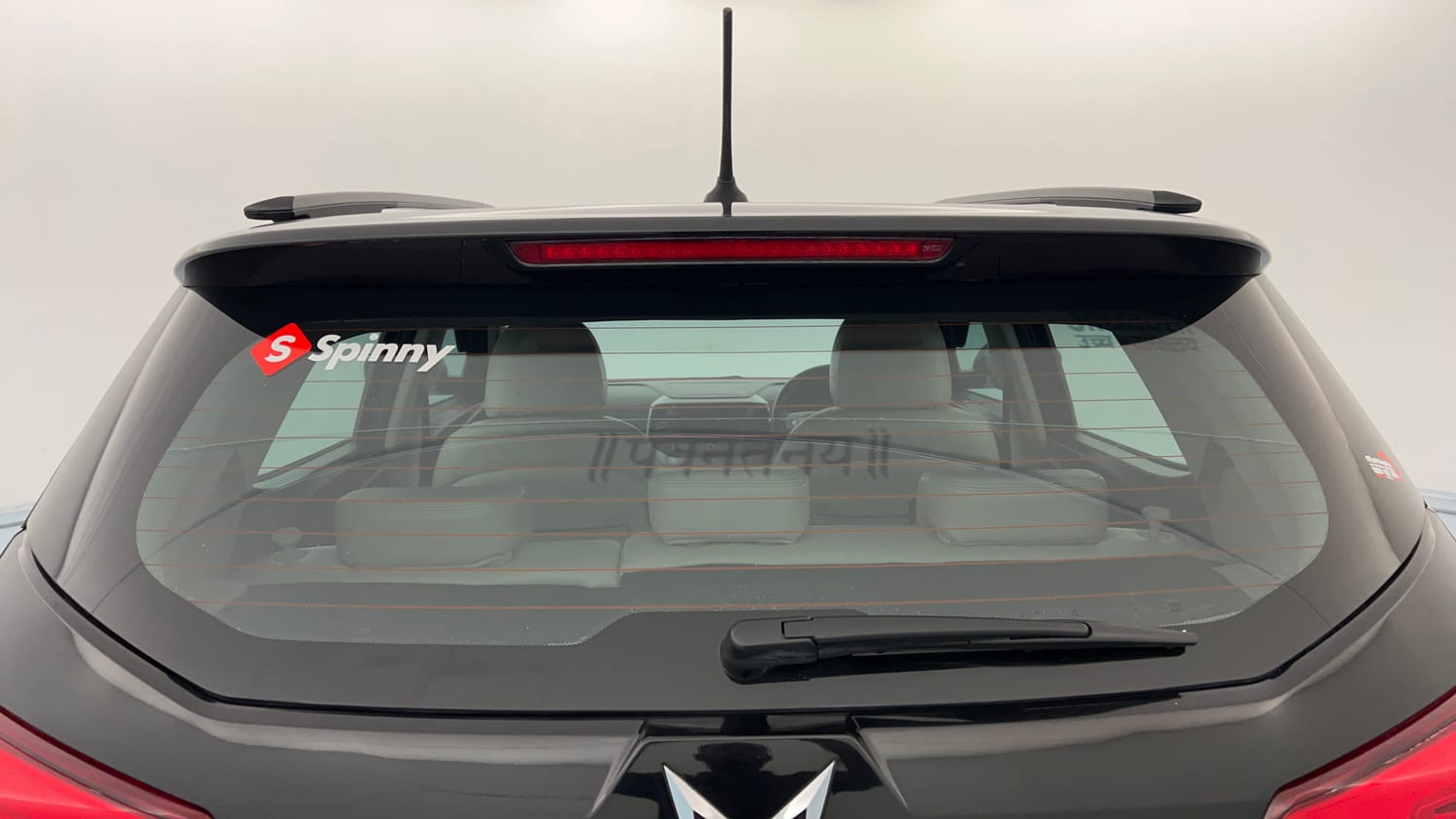 Used 2024 Mahindra XUV 300 W8 (O) 1.5 Diesel Diesel Manual exterior BACK WINDSHIELD VIEW