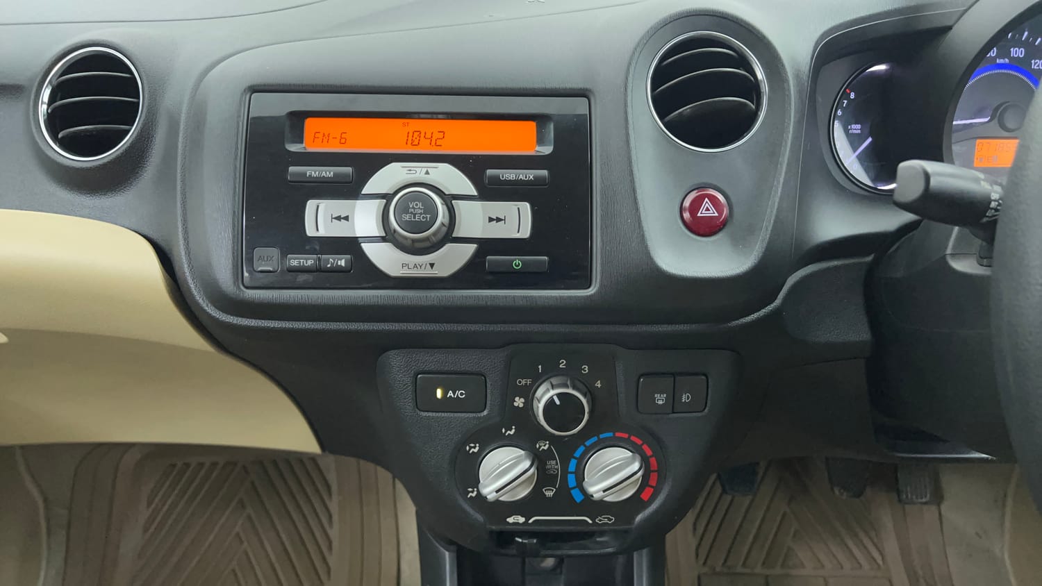 Used 2016 Honda Brio VX MT Petrol Manual interior MUSIC SYSTEM & AC CONTROL VIEW