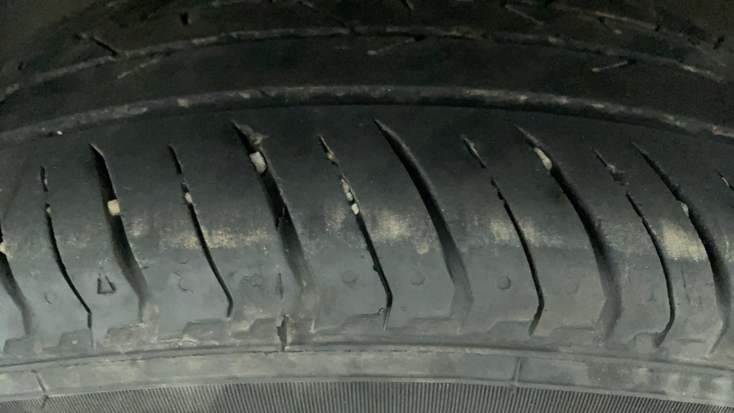 Used 2023 Nissan Magnite XV Petrol Manual tyres LEFT FRONT TYRE TREAD VIEW