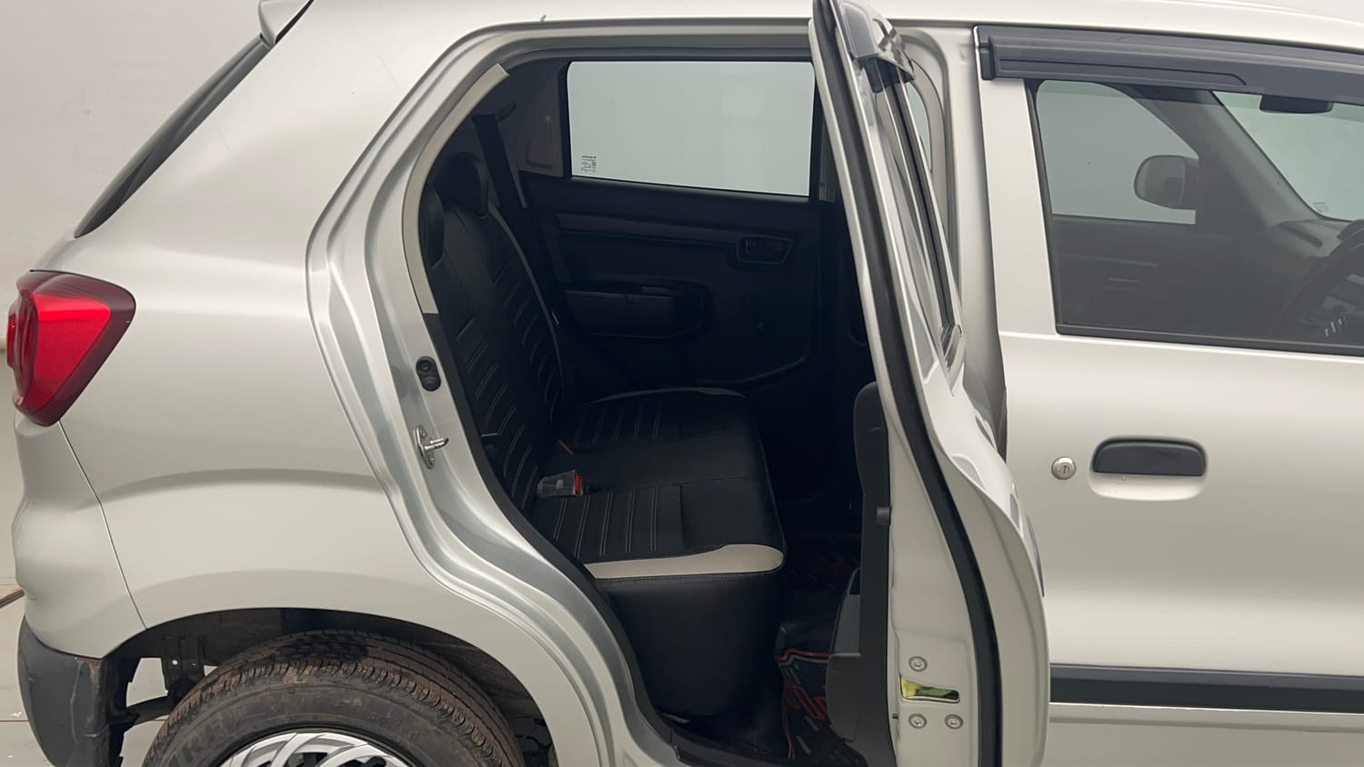 Used 2022 Maruti Suzuki S-Presso VXi (O) Petrol Manual interior RIGHT SIDE REAR DOOR CABIN VIEW