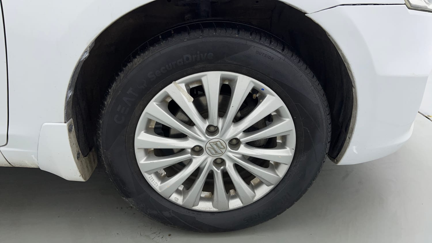 Used 2017 Maruti Suzuki Ciaz Zeta 1.4 MT Petrol Manual tyres RIGHT FRONT TYRE RIM VIEW