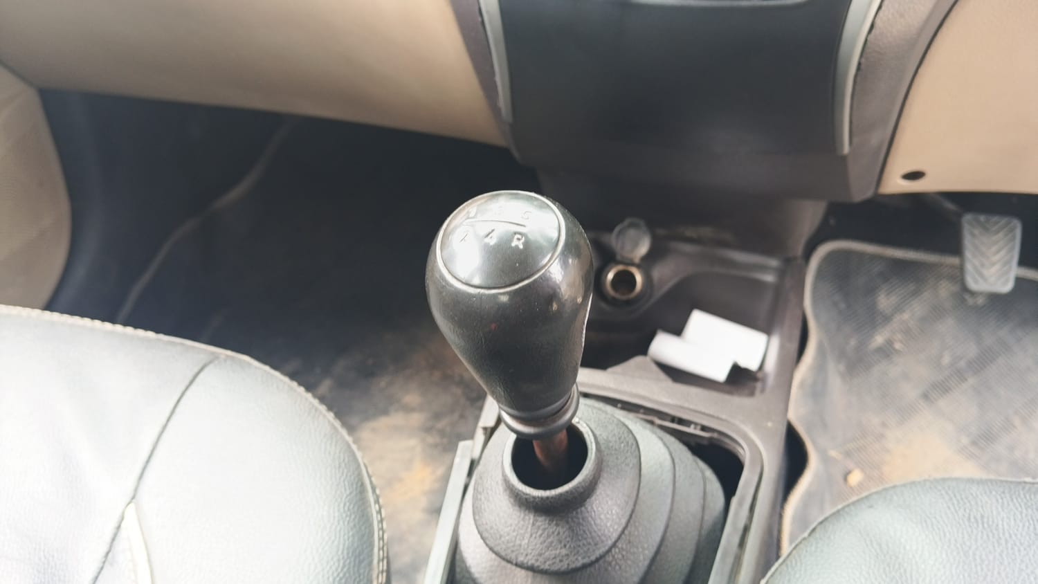 Used 2017 Hyundai Eon Sportz Petrol Manual interior GEAR  KNOB VIEW