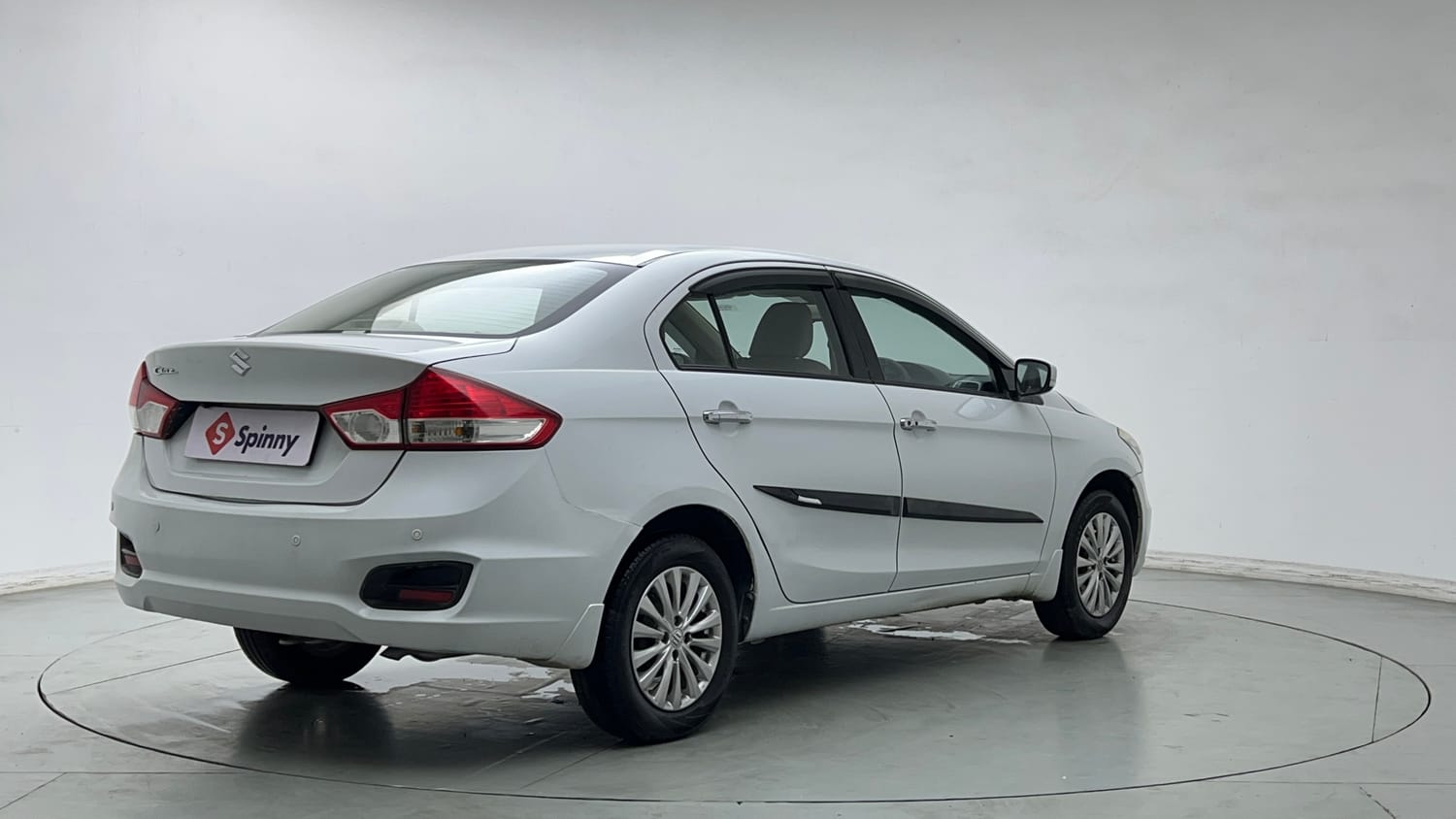 Used 2017 Maruti Suzuki Ciaz Zeta 1.4 MT Petrol Manual exterior RIGHT REAR CORNER VIEW