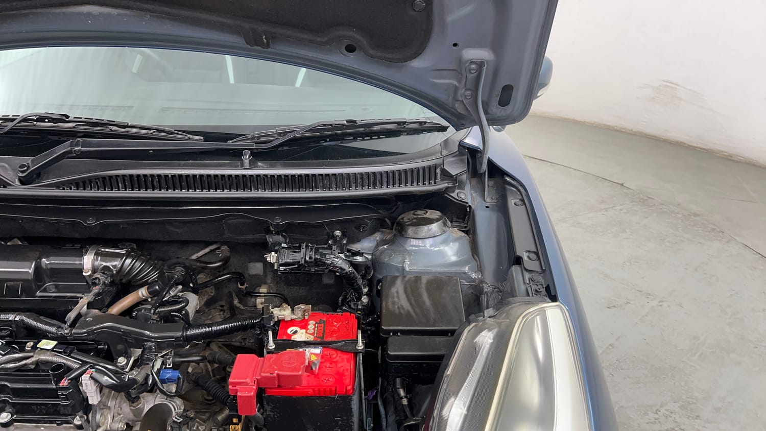 Used 2018 Maruti Suzuki Baleno Alpha 1.2 Petrol Manual engine ENGINE LEFT SIDE HINGE & APRON VIEW