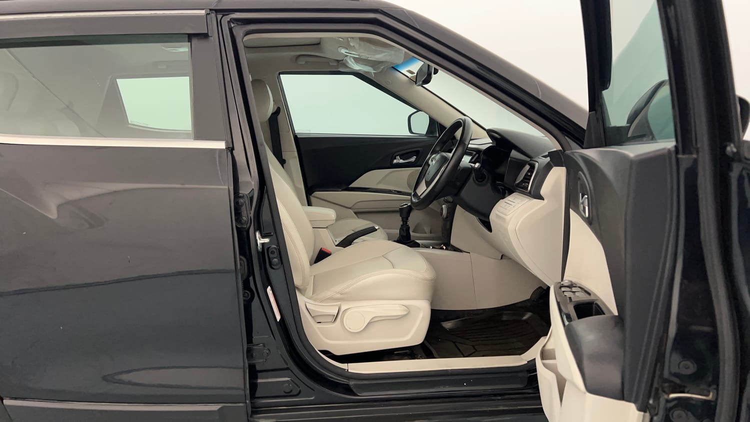 Used 2024 Mahindra XUV 300 W8 (O) 1.5 Diesel Diesel Manual interior RIGHT SIDE FRONT DOOR CABIN VIEW