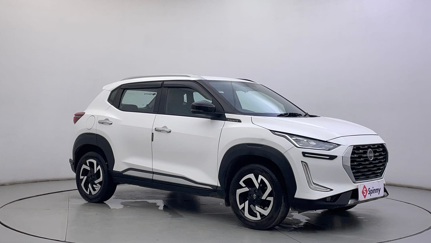 Used 2023 Nissan Magnite XV Petrol Manual exterior RIGHT FRONT CORNER VIEW