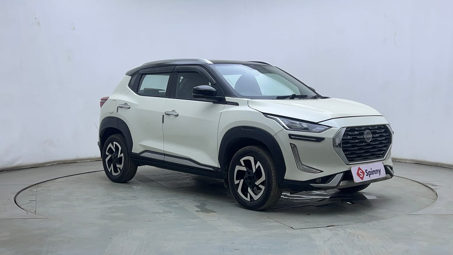Used 2022 Nissan Magnite XV Turbo Petrol Manual exterior RIGHT FRONT CORNER VIEW