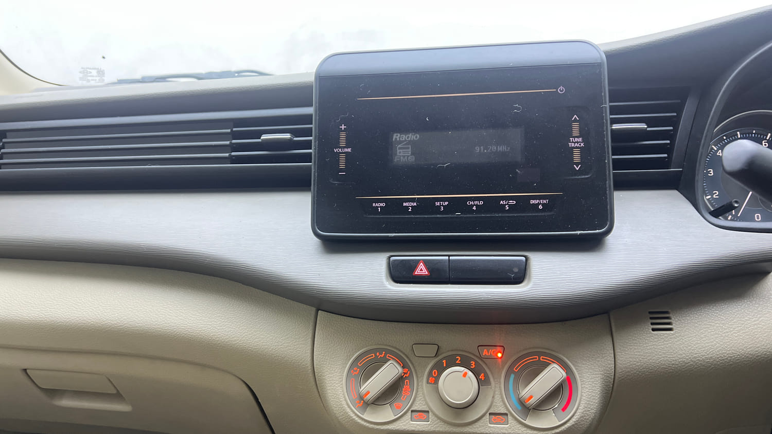 Used 2021 Maruti Suzuki New Ertiga VXi AT Petrol Automatic interior MUSIC SYSTEM & AC CONTROL VIEW