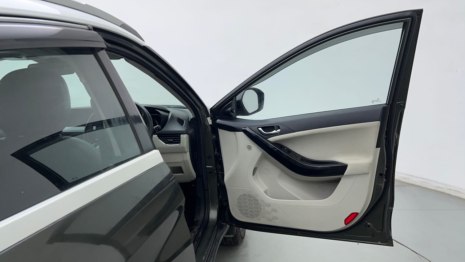 Used 2020 Tata Nexon XZ Plus (O) Petrol Manual interior RIGHT FRONT DOOR OPEN VIEW