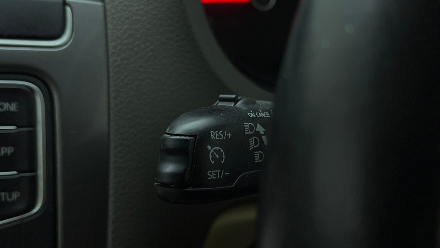 Used 2019 Volkswagen Vento Highline 1.2 (P) AT Petrol Automatic top_features Cruise control