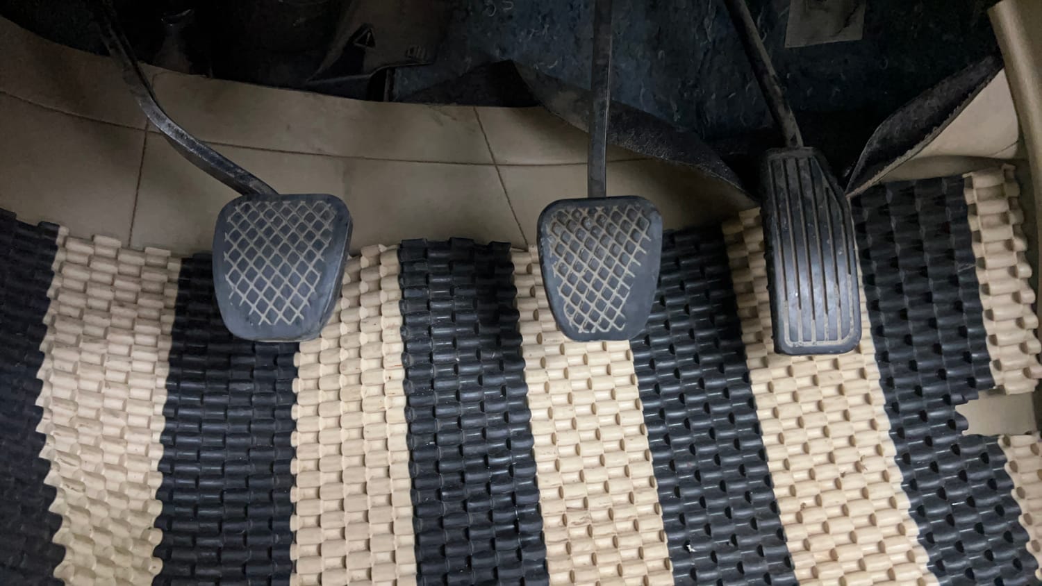 Used 2015 Honda Amaze 1.2 S i-VTEC Petrol Manual interior PEDALS VIEW