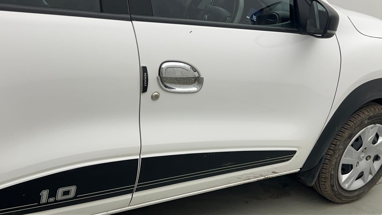 Used 2024 Renault Kwid RXT 1.0L Petrol Manual dents MINOR SCRATCH