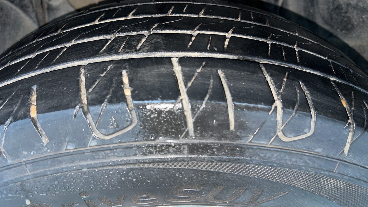 Used 2017 Renault Duster RXS CVT Petrol Automatic tyres LEFT FRONT TYRE TREAD VIEW