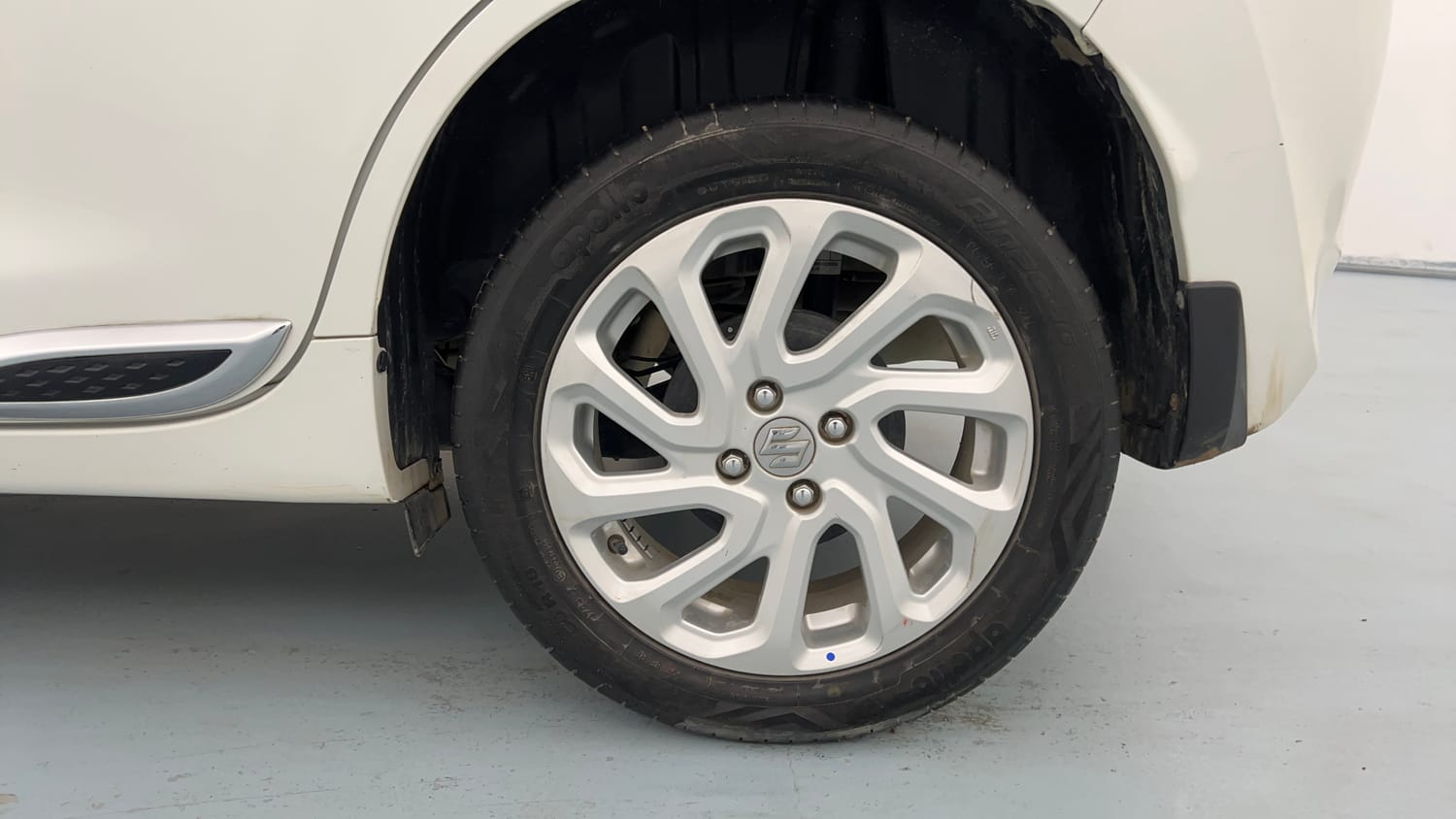 Used 2023 Maruti Suzuki Baleno Zeta MT Petrol Manual tyres LEFT REAR TYRE RIM VIEW