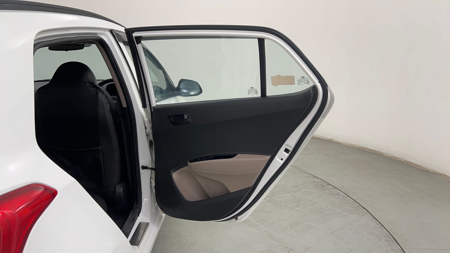 Used 2018 Hyundai Grand i10 Magna 1.2 Kappa VTVT Petrol Manual interior RIGHT REAR DOOR OPEN VIEW