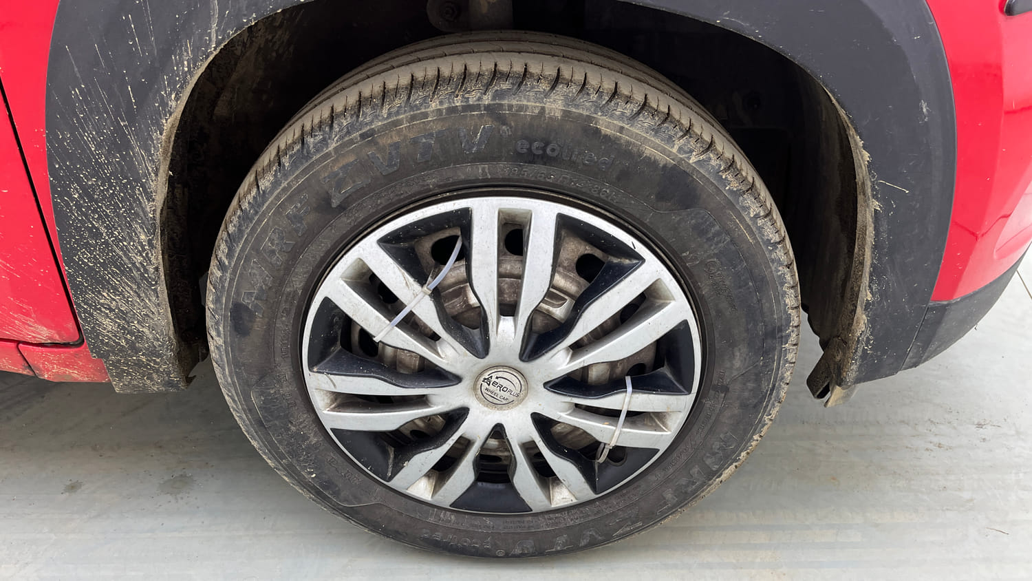 Used 2021 Mahindra KUV100 NXT K2 Plus 6 STR Petrol Manual tyres RIGHT FRONT TYRE RIM VIEW
